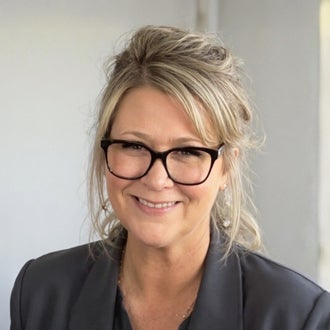 Alison Busse Savage's Headshot